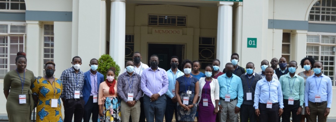 The participants in a group photo at Day One of the virology training.